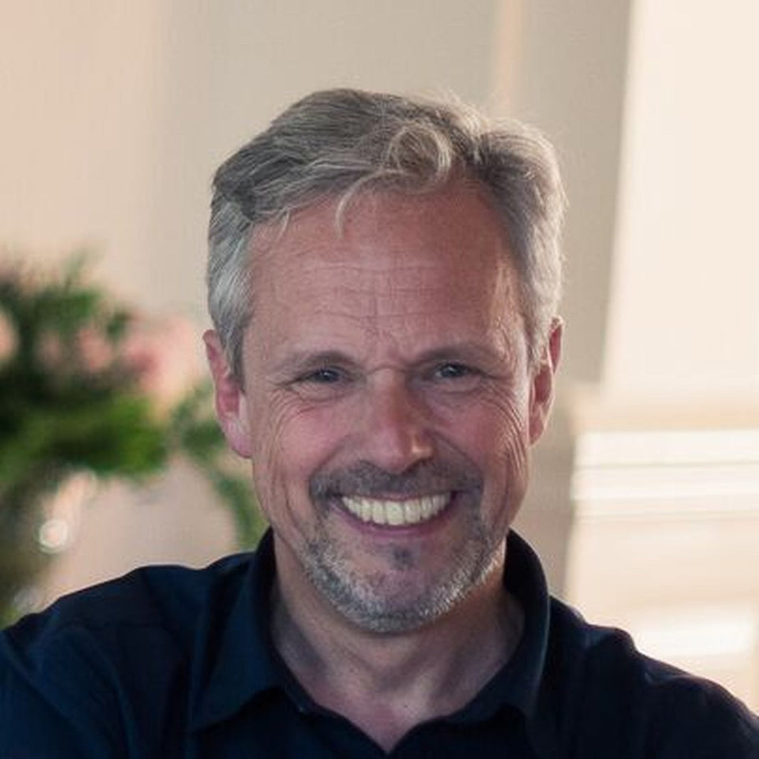 The Danish Design of LIZN Hearpieces®